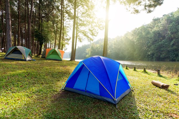 Vacances naturistes dans les Gorges du Verdon : Les meilleurs campings pour se reconnecter à la nature